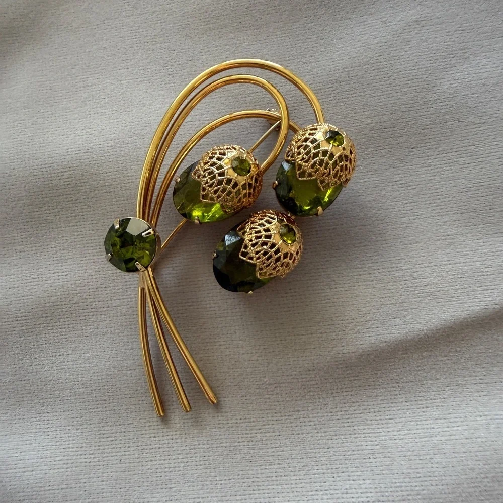 Vintage Sarah Coventry “Touch of Elegance” Brooch | Olivine/Peridot Green | D&E